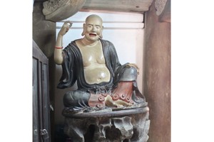 Tượng Phật Tôn giả Đà Nan Đề trong chùa Tây Phương (Hà Nội)