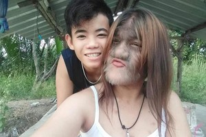 "Cô gái người sói " Supatra tự tin khoe ảnh selfi cùng bạn trai