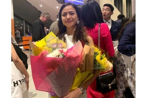 Nữ thủ khoa xinh đẹp Sophy Ron.