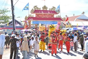 Lễ hội Nghinh Ông Đông Hải thu hút khách gần xa tham gia