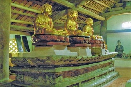 Độc đáo bàn thờ Phật bằng đá 700 tuổi tại chùa Xuân Lũng tại Phú ...