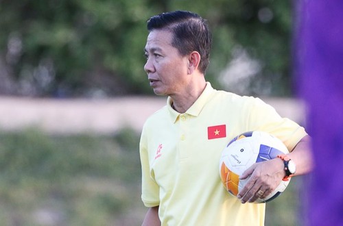 HLV Hoàng Anh Tuấn hài lòng về sự tiến bộ của các học trò dù U23 Việt Nam dừng chân tại tứ kết. Ảnh VFF 