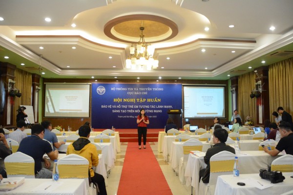 "Bảo vệ và hỗ trợ trẻ em tương tác lành mạnh, sáng tạo trên môi trường mạng" tại Đà Nẵng ngày 2/12.