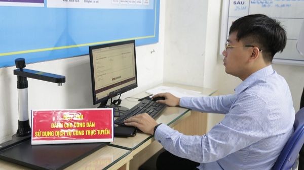 Người dân trải nghiệm quy trình Đăng ký khai sinh, đăng ký thường trú, cấp thẻ BHYT cho trẻ em dưới 6 tuổi tại TP.Hà Nội