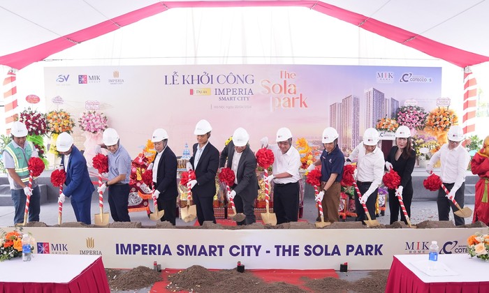 Đại diện Chủ đầu tư, Đơn vị phát triển dự án MIK Group và các đối tác tham gia nghi lễ khởi công phân khu The Sola Park, dự án Imperia Smart City giai đoạn 2 