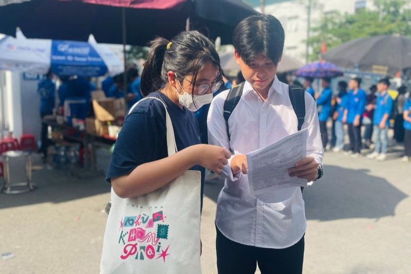 Thí sinh Hà Nội tham dự môn thi Ngoại ngữ trong kỳ thi tốt nghiệp THPT 2023. Ảnh: Minh Trang