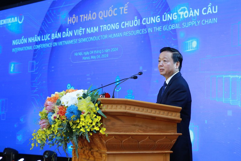Phó Thủ tướng Trần Hồng Hà đưa ra một số lưu ý trong đào tạo nguồn nhân lực bán dẫn. (Ảnh: VGP)