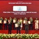 Ông Nguyễn Văn Luyến - Tổng giám đốc Tổng công ty UDIC nhận danh hiệu Top 10 nhà thầu xây dựng Việt Nam