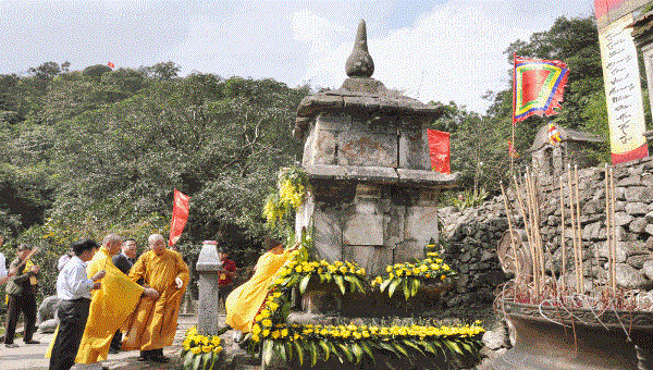 Am - chùa Ngọa Vân được xem là "thánh địa" của Phật giáo Trúc Lâm.