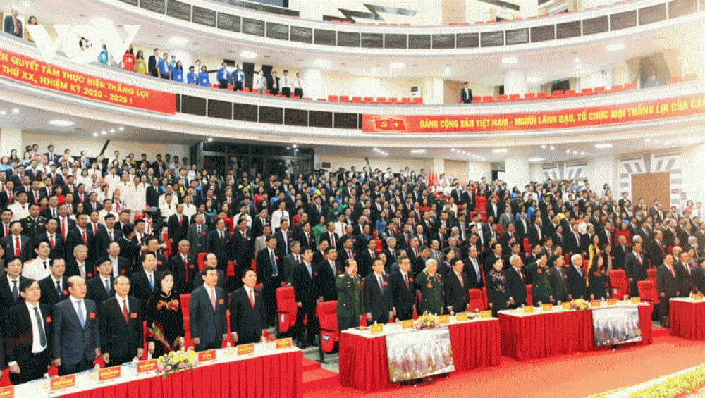 Nghi lễ chào cờ trong phiên khai mạc Đại hội đại biểu Đảng bộ tỉnh Thái Nguyên lần thứ XX.