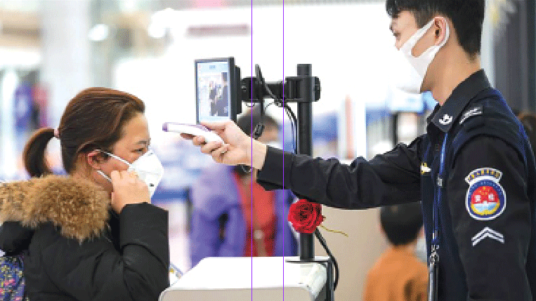 Kiểm tra thân nhiệt hành khách tại sân bay quốc tế Giang Bắc (Trùng Khánh, Trung Quốc)
