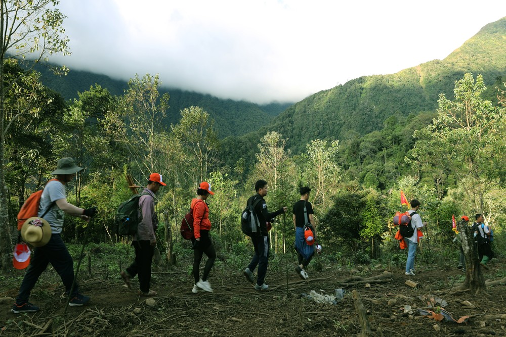 Những cung đường trekking săn mây trên đỉnh Mẫu Sơn.
