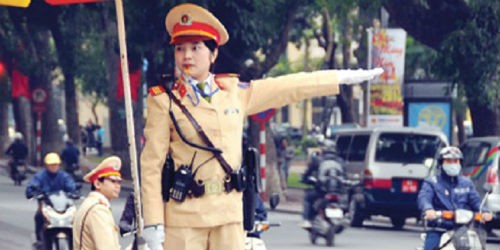 Hình ảnh đẹp của nữ CSGT Thủ đô  trong mắt Nhân dân