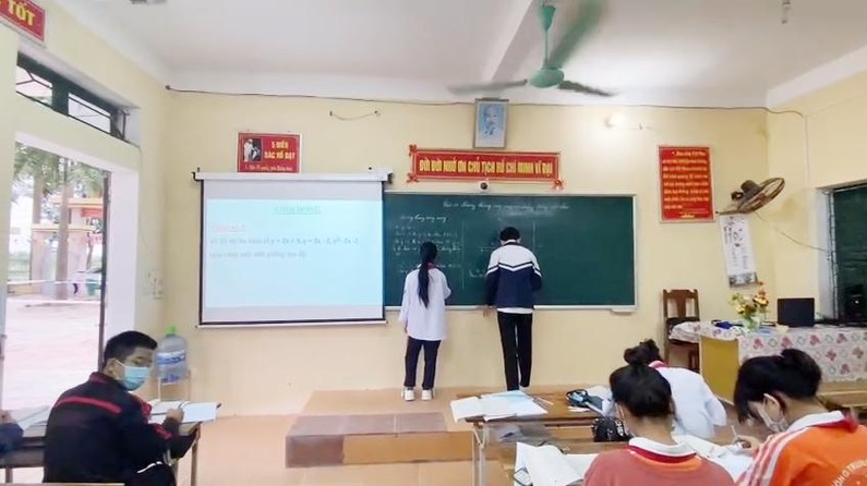 Hà Nội: Đồng loạt cho học sinh lớp 9 đi học trực tiếp trở lại