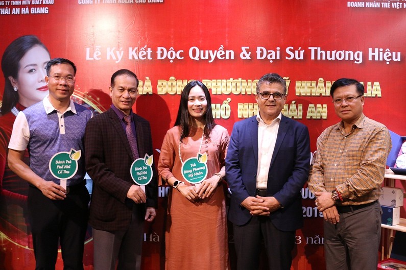 Hoa hậu Lâm Diệu Linh làm Đại sứ thương hiệu cho sản phẩm trà Đông Phương Mỹ Nhân Kolia & phổ nhĩ Thái An