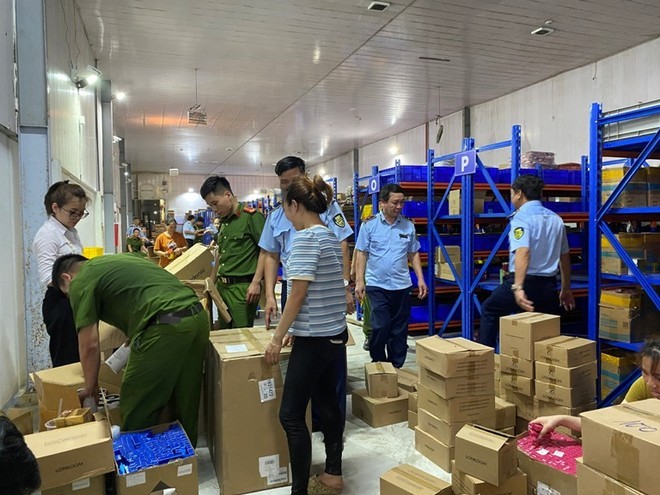 Bắc Ninh: Hàng ngàn điện thoại, thiết bị điện tử lậu bị thu giữ