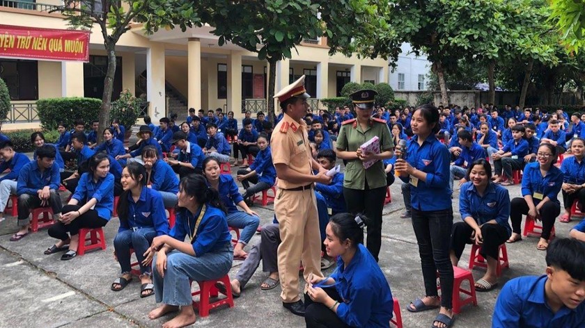 Công an tỉnh Nghệ An tăng cường tuyên truyền PBGDPL cho học sinh, ảnh MH