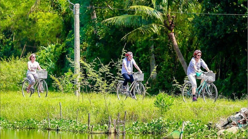 Phát triển du lịch bằng xe đạp ở Huế cũng là một hình thức nâng cao ý thức bảo vệ môi trường.
