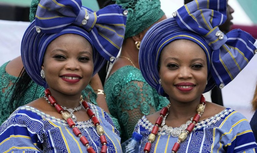 Một cặp sinh đôi ở Igbo-Ora.
