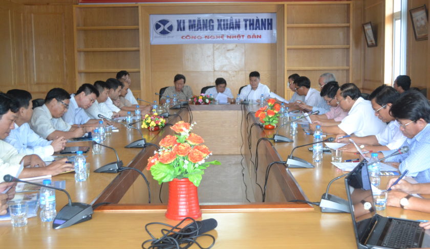 Lãnh đạo tỉnh Quảng Nam thăm Nhà máy Xi măng Xuân Thành vào ngày 31/8. Ảnh: Linh Chi