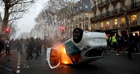 Bạo lực đã bùng phát trong biểu tình ở Pháp