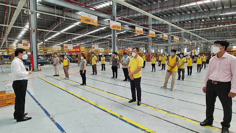 Ông Chu Quang Hào – Tổng Giám đốc Bưu điện Việt Nam động viên, cảm ơn các đơn vị phía Nam đã kiên cường vừa chống dịch, vừa sản xuất.
