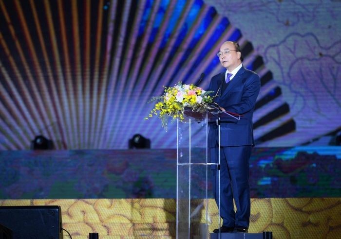 Chủ tịch nước Nguyễn Xuân Phúc dự lễ vinh danh nữ sĩ Hồ Xuân Hương ảnh 1