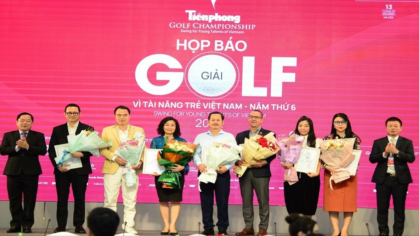 Đại diện các đơn vị đồng hành cùng giải Golf Vì tài năng trẻ Việt Nam 2022.