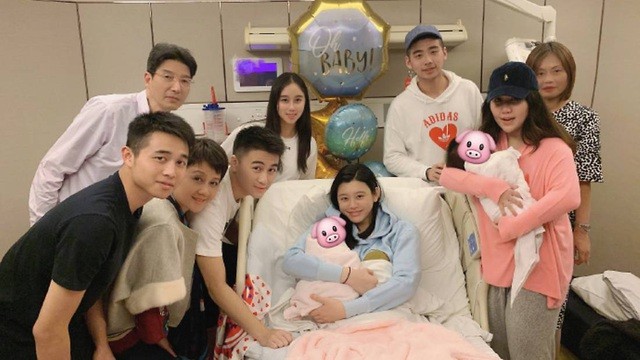 Là con dâu tỷ phú, siêu mẫu “nội y” nhận 2 triệu đô la Hồng Kông tiêu vặt - 5 Là con dâu tỷ phú, siêu mẫu “nội y” nhận 2 triệu đô la Hồng Kông tiêu vặt - 5