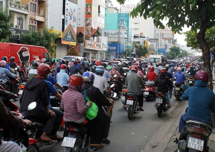 Giao thông TP HCM ùn ứ sáng đầu tuần ảnh 2