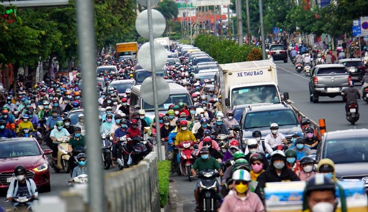 Giao thông TP HCM ùn ứ sáng đầu tuần ảnh 4