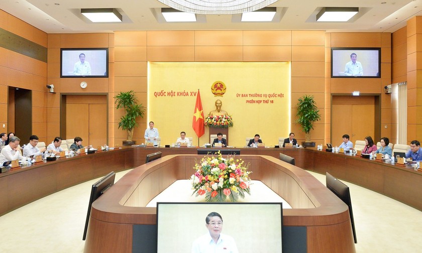 Quang cảnh Phiên họp thứ 16 Ủy ban Thường vụ Quốc hội khóa XV.