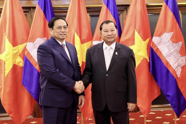 Thủ tướng Chính phủ Phạm Minh Chính hội kiến với Chủ tịch Thượng viện Campuchia Samdech Say Chhum - Ảnh: VGP/Nhật Bắc