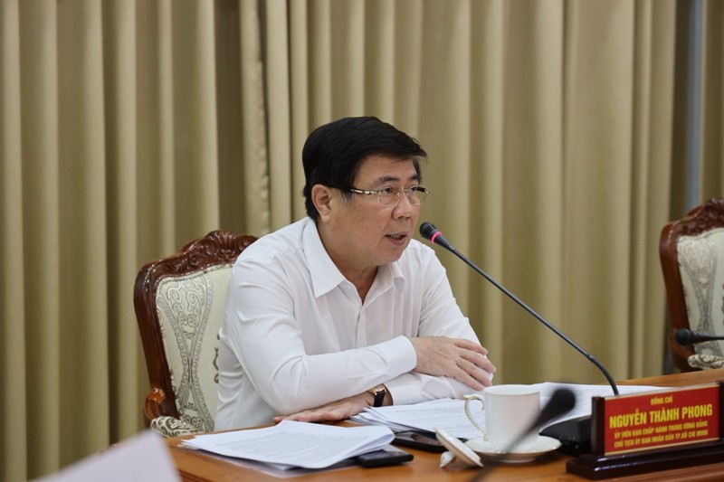 Chủ tịch TP HCM Nguyễn Thành Phong chủ trì hội nghị trực tuyến về công tác giải ngân vốn đầu tư công và các giải pháp nuôi dưỡng nguồn thu trong năm 2020. Ảnh: TTBC