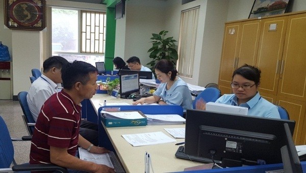 Cán bộ tư pháp Quảng Ninh hướng dẫn, làm thủ tục cấp lý lịch tư pháp cho người lao động