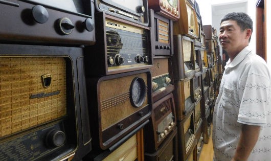 Dàn radio hàng trăm chiếc đủ loại.