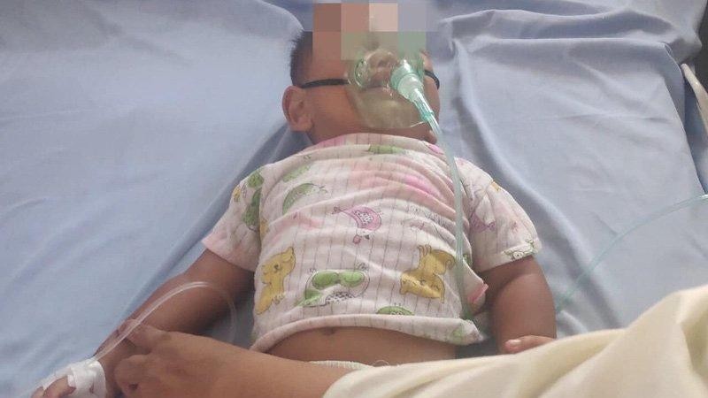 Một bé gái 16 tháng tuổi nhập viện cấp cứu vì uống nhầm dầu hỏa trong chai nước giải khát.