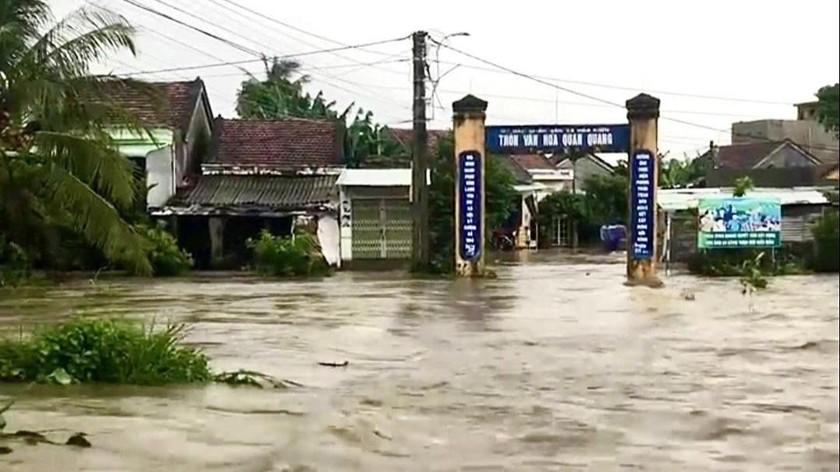 Mưa lũ gây ngập khu dân cư ở xã Hòa Kiến (TP Tuy Hòa, Phú Yên).