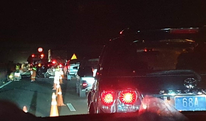 Va chạm trên cao tốc Trung Lương - Mỹ Thuận gây kẹt xe trên 2km