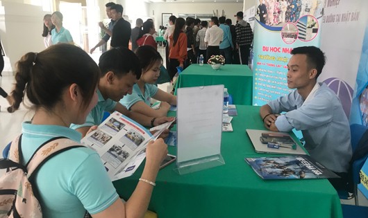 Các sinh viên đến với Ngày hội việc làm Nhật Bản 2019 tại trường Đông Á