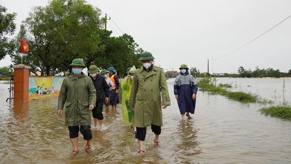 Ông Trần Thắng, Chủ tịch UBND tỉnh kiểm tra tình hình mữa lũ tại huyện Quảng Ninh