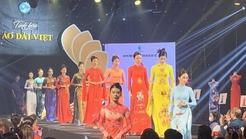 Chương trình nghệ thuật “Tinh hoa Áo dài Việt” như một sự kiện tiếp nối trên hành trình đưa các giá trị của áo dài trở thành di sản văn hóa.