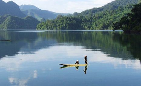Ba Bể là một trong những hồ nước ngọt lớn nhất thế giới và cũng là hồ nước ngọt thiên nhiên lớn nhất của Việt Nam.