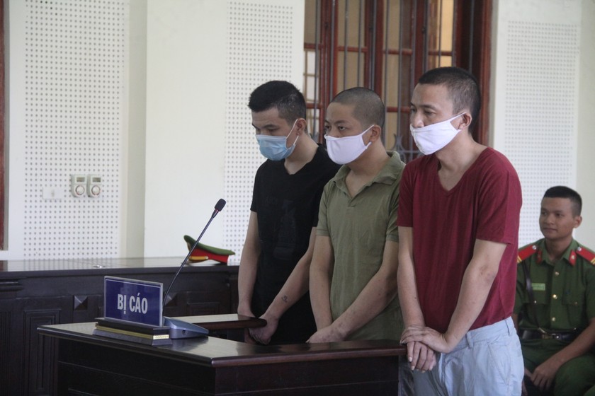 Ba bị cáo Trung Quốc lĩnh án