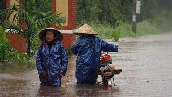 Nước ngập sâu khi lũ trên các sông của Thừa Thiên Huế lên cao. 