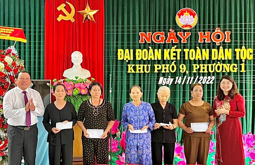 Bộ trưởng Bộ Văn hóa, Thể thao và Du lịch Nguyễn Văn Hùng dự Ngày hội đại đoàn kết toàn dân tộc tại Quảng Trị ảnh 1