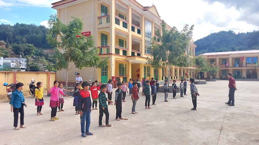 Trường PTDT bán trú tạo điều kiện để các em vùng cao có điều kiện phát triển toàn diện.