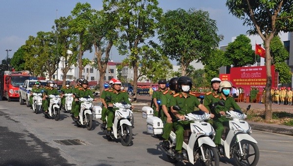 Các lực lượng, phương tiện tổ chức diễu hành tuyên truyền tại lễ ra quân.