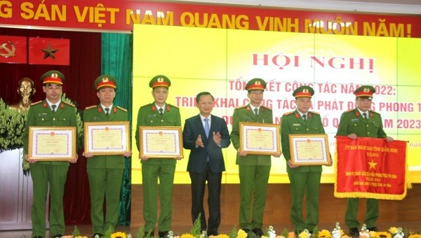 Đại tá Đinh Văn Nơi được trao Huân chương Chiến công hạng Nhì 