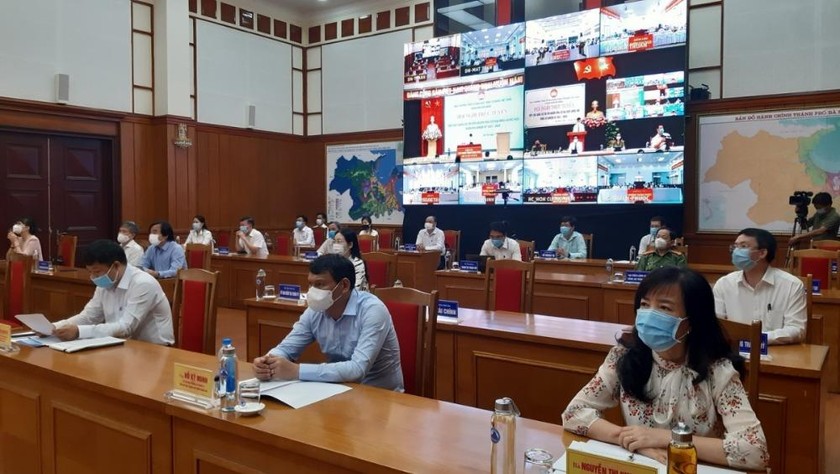 Đại biểu dự Hội nghị tiếp xúc cử tri trực tuyến giữa cử tri với ứng cử đại biểu Quốc hội Khóa XV tại Đà Nẵng sáng 17/5.